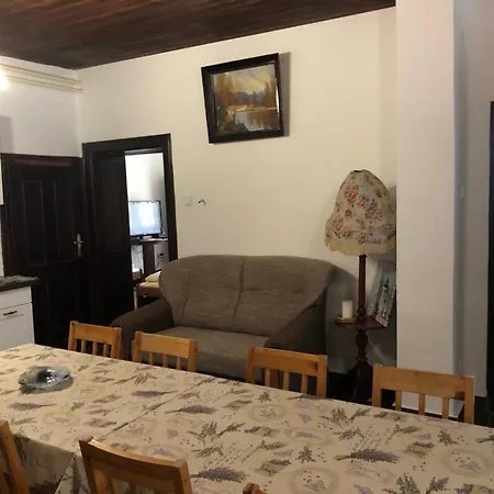 Piros Tanya Es Vendeghaz Nyíregyháza